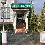 Park Hotel *